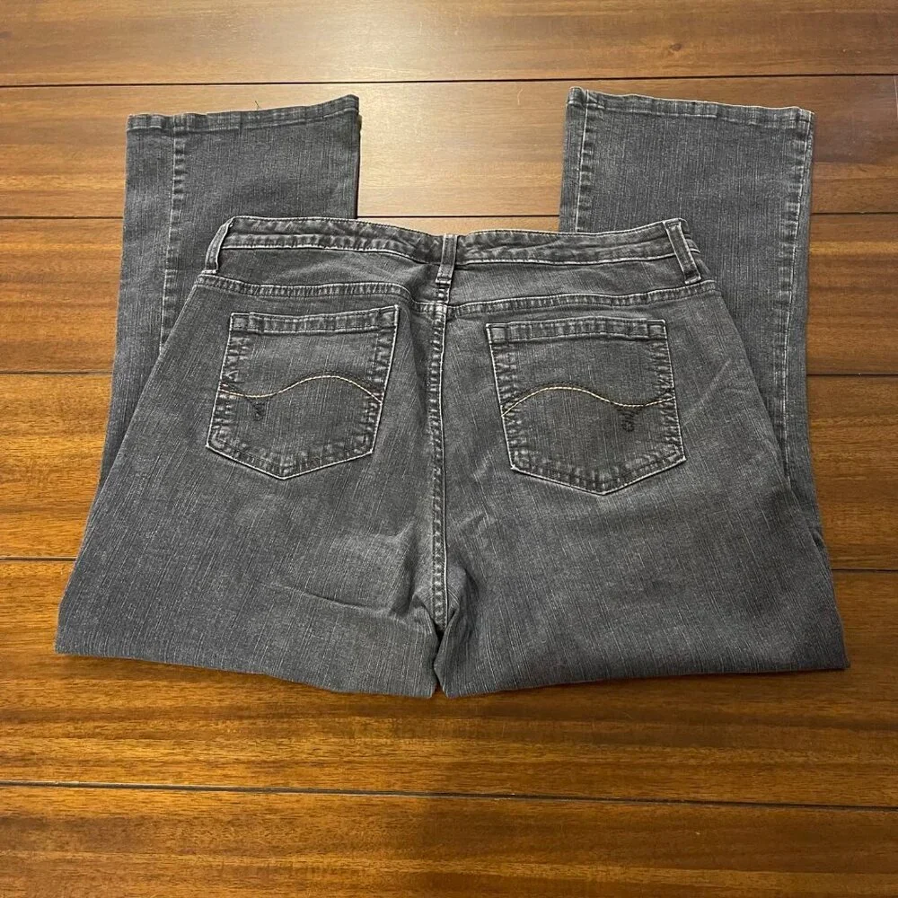 Lee Women's Lower On The Waist Jeans Size 16 Short dark wash Jeans